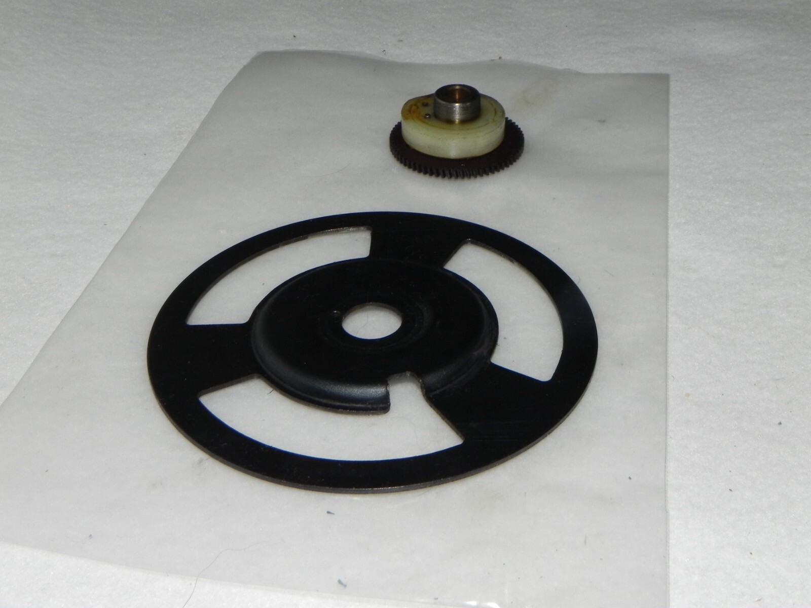 Ampro Futurist 8 Projector Parts: Gear and Plate