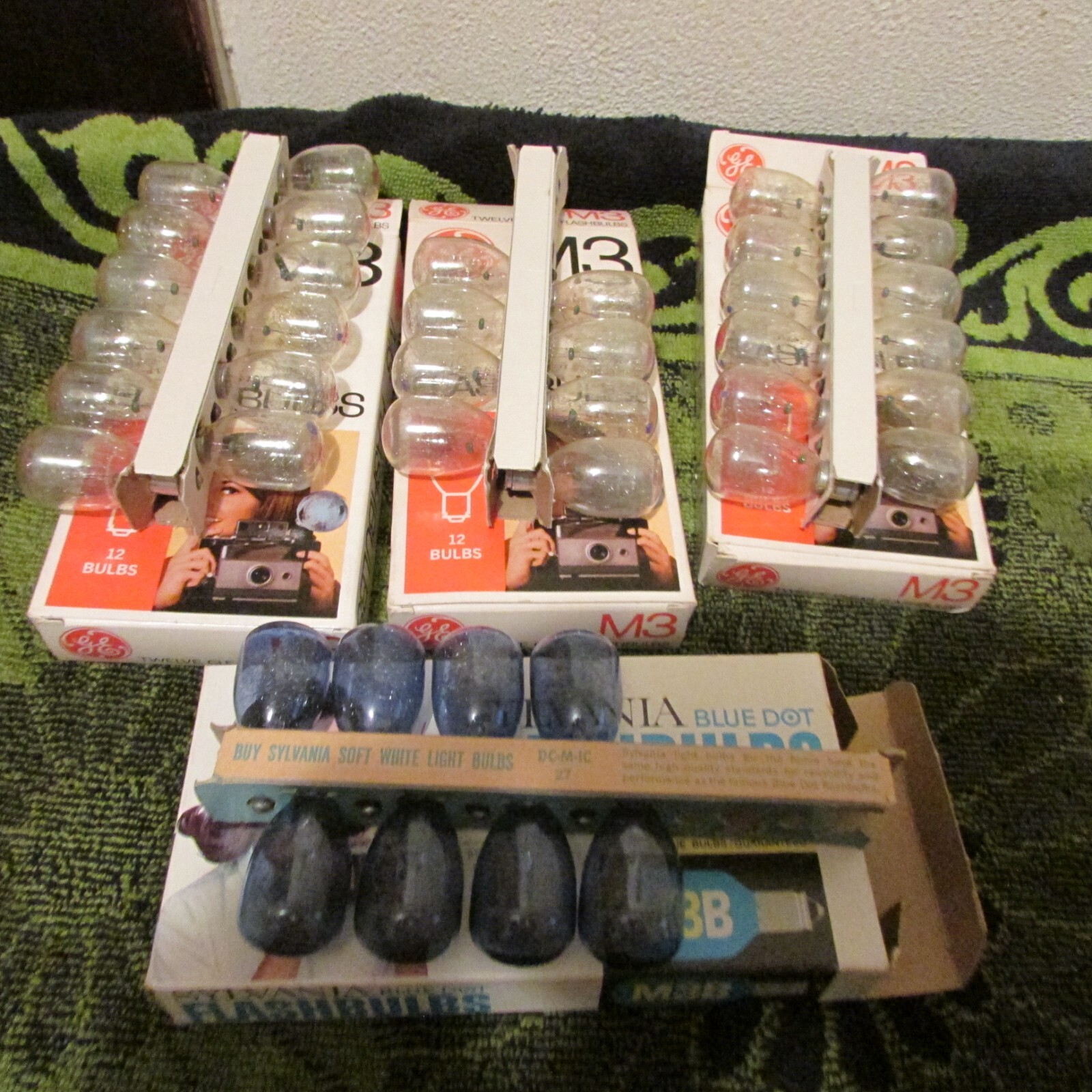 4 Boxes (40) GE/ Sylvania Flashbulbs. M3/ M3B Blue Dot