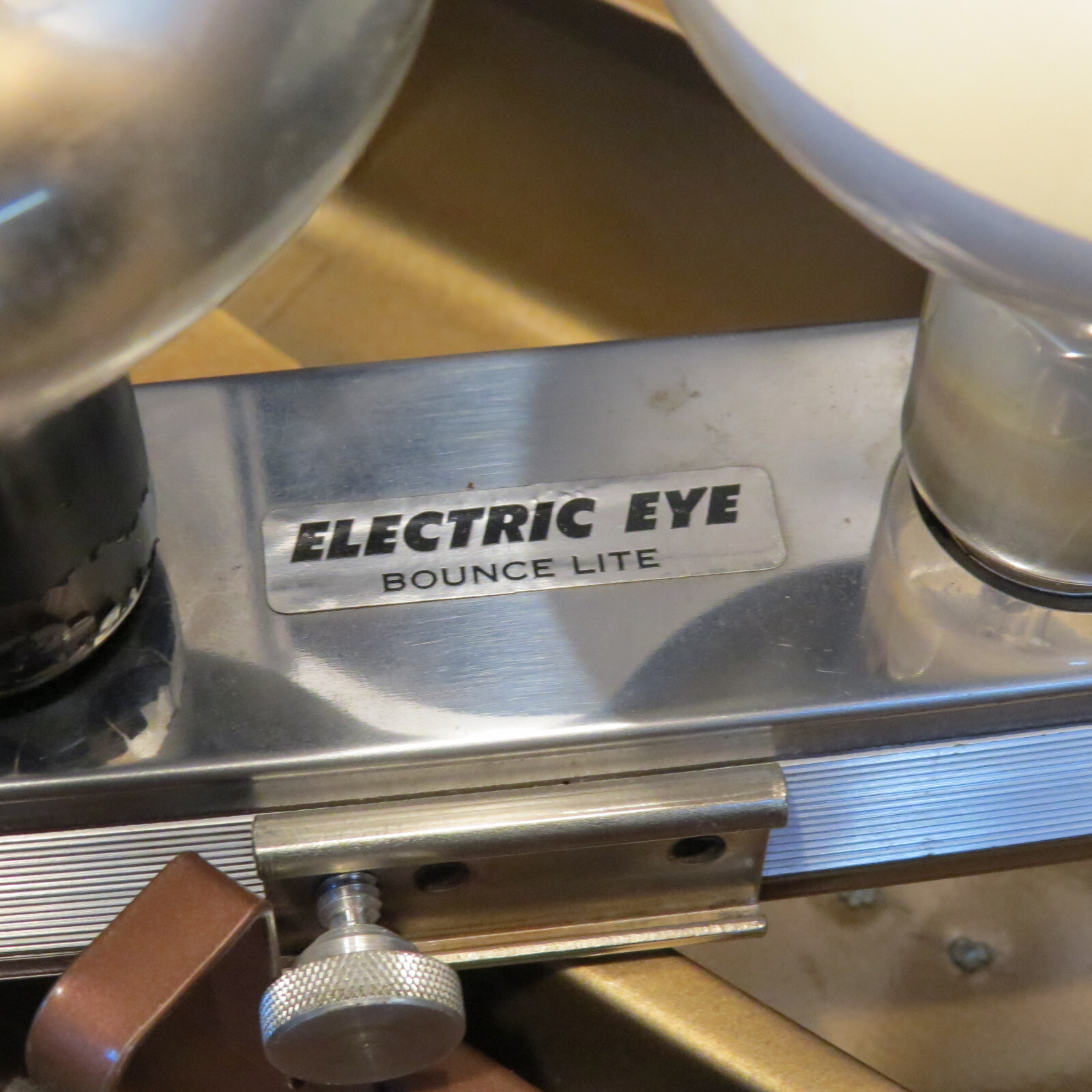 Vintage LITE 2, Electric Eye Bounce 4-Bulb Flood Light Bar Complete TESTED WORKS