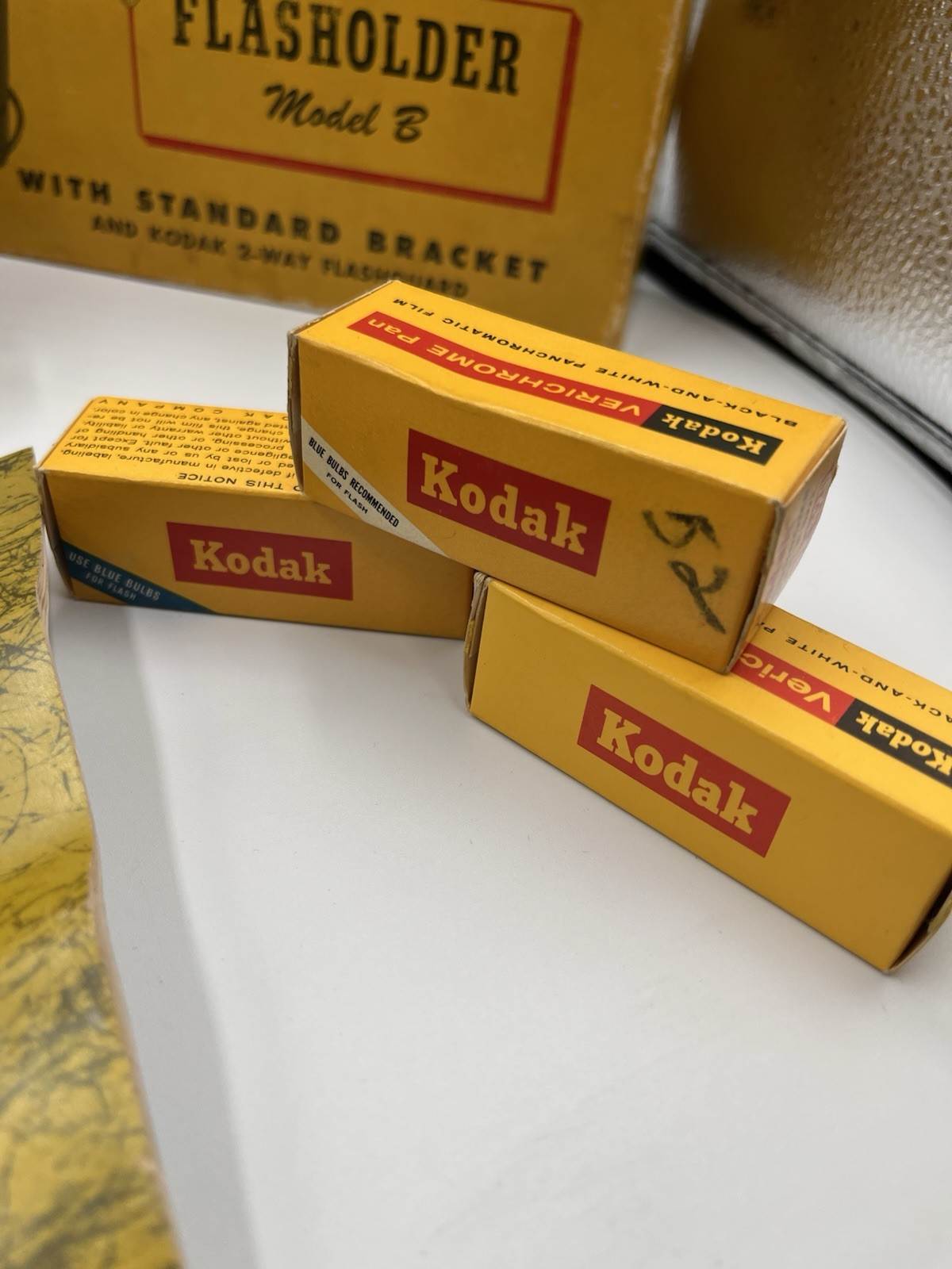 VINTAGE | Kodak Flasholder Model B Original Box Bulbs& extra parts NOT TESTED