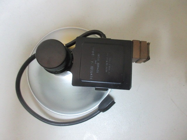 VINTAGE KODAK BROWNIE REFLEX SYNCHRO MODEL CAMERA FLASH WITH BOX