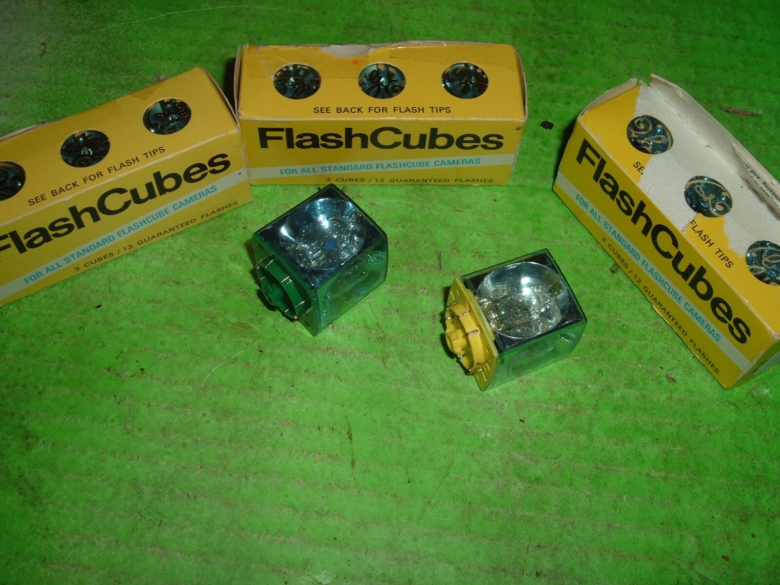 flash cubes 11 cubes vintage Ge fits many Cameras Vintage Lot 44 flashes