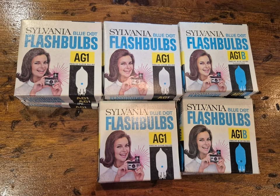 NEW Vintage Sylvania AG1 and AG1B – Blue Dot Flashbulbs 12 Bulbs In Box
