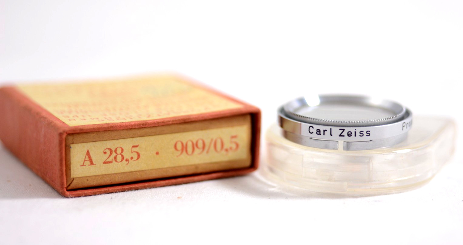 VINTAGE CARL ZEISS PROXAR 28.5MM F 0.5m CLOSE-UP LENS WITH CASE / BOX (MINT)