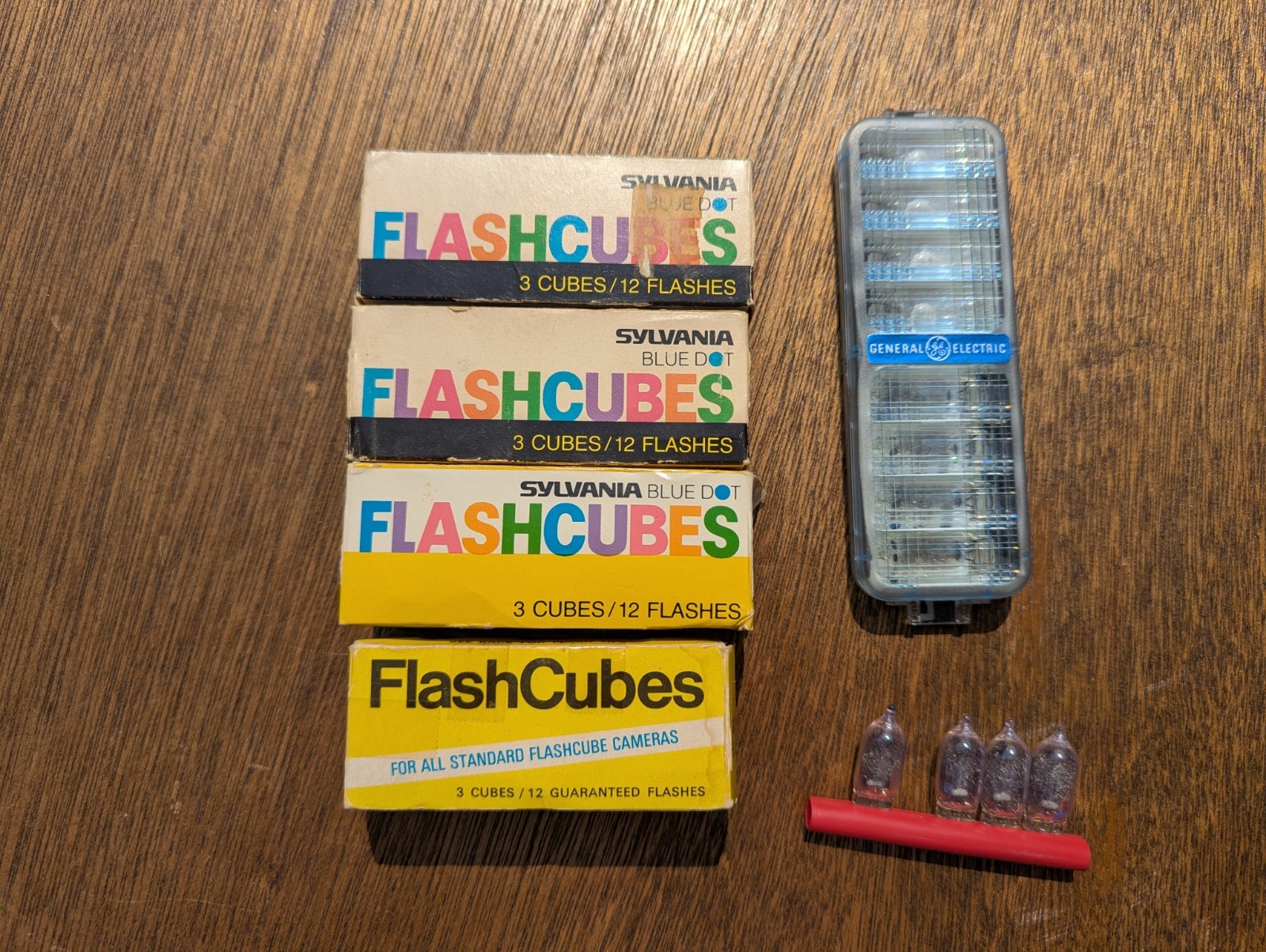 Sylvania Blue Dot / GE MagiCubes Lot of 12 Flash Cubes – FREE SHIPPING