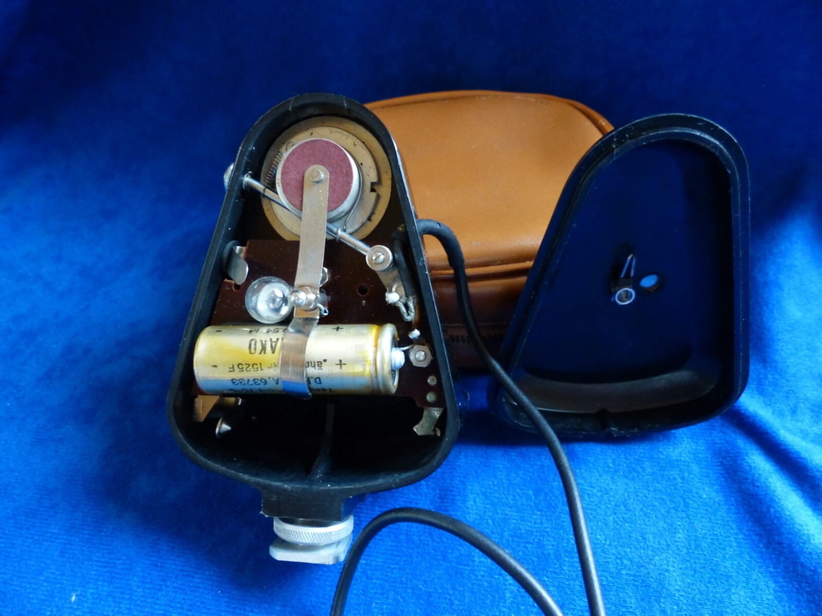 Vintage Kobold folding Flash with case and instructions, very good condition