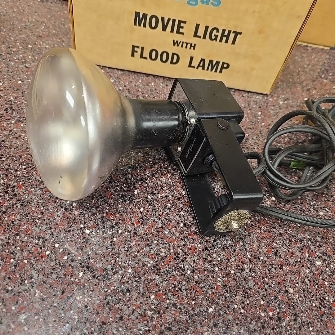 Vintage Argus 745 Movie Light w/ Flood Lamp in Original Box Works Store Display