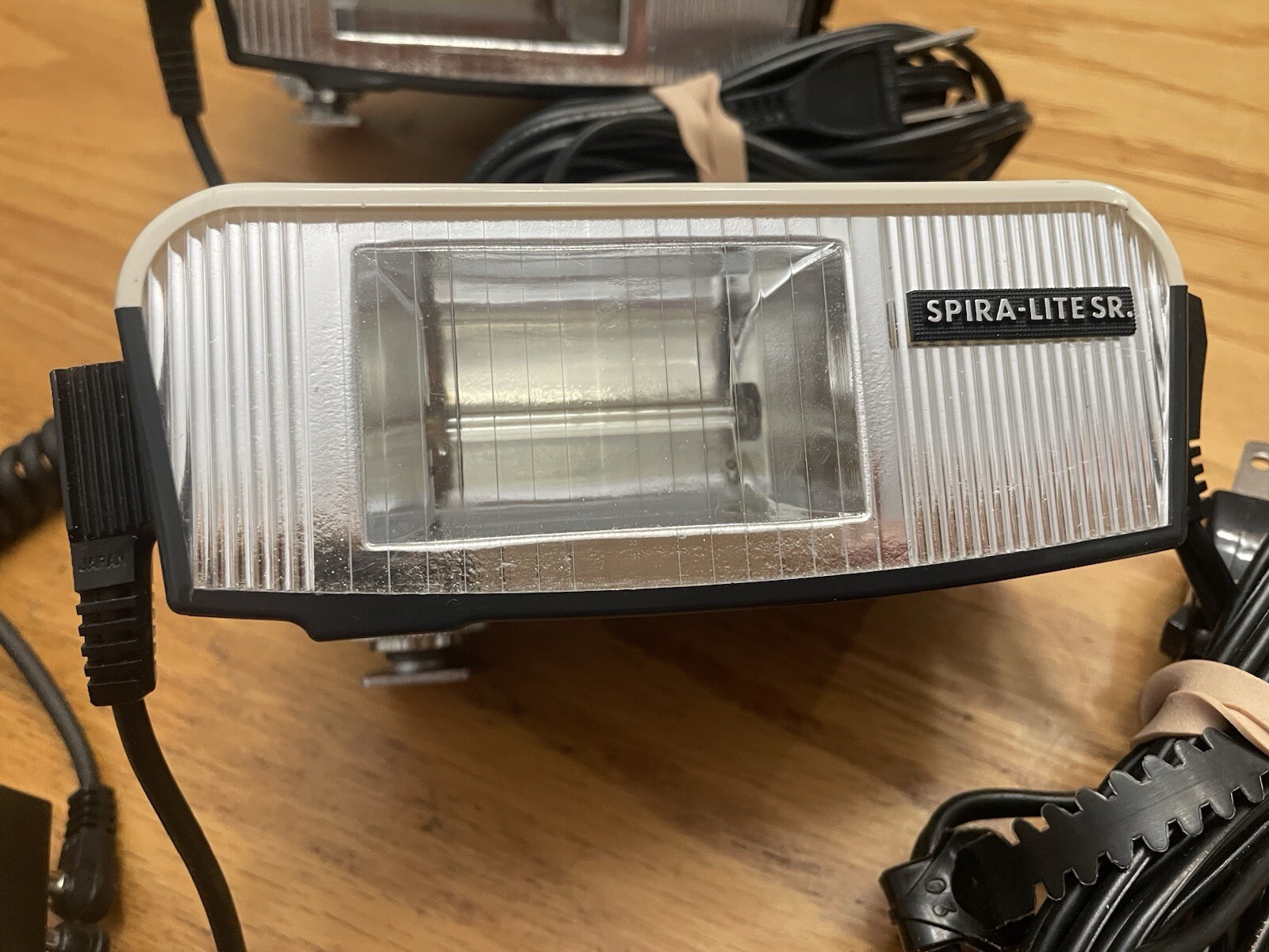 Spira-Lite SR Flash Vintage Set Of 2 With Cables