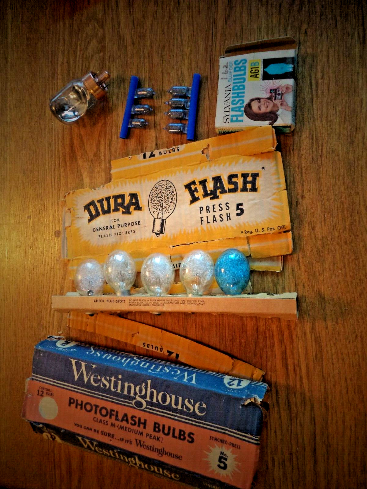 Old Vintage Westinghouse, Dura Flash, Sylvania, Blue Dot etc Camera Flash Blubs
