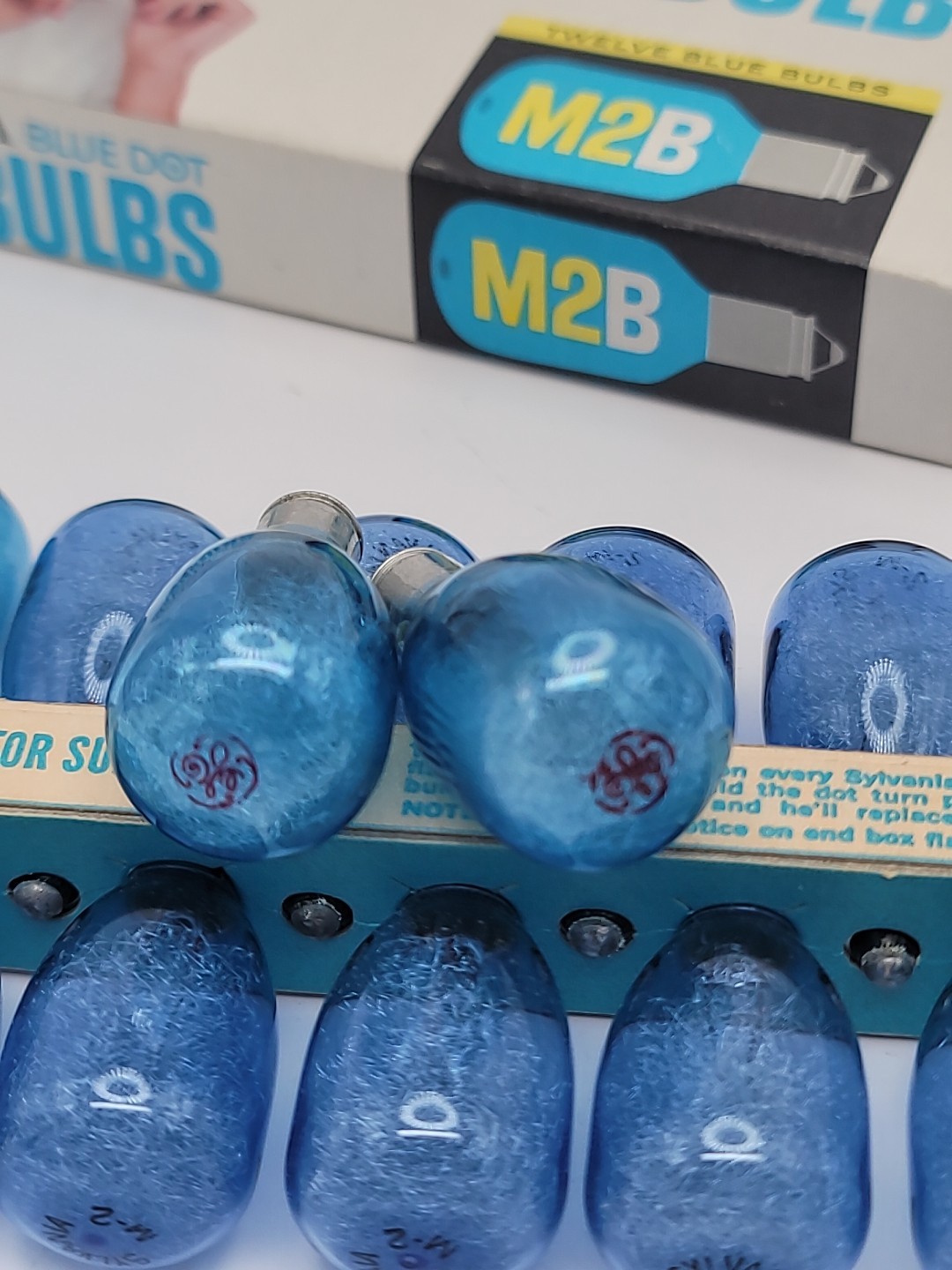 Vintage M2B Flashbulbs Lot of 14 Sylvania Blue Dot & GE Camera Flash Bulbs NOS