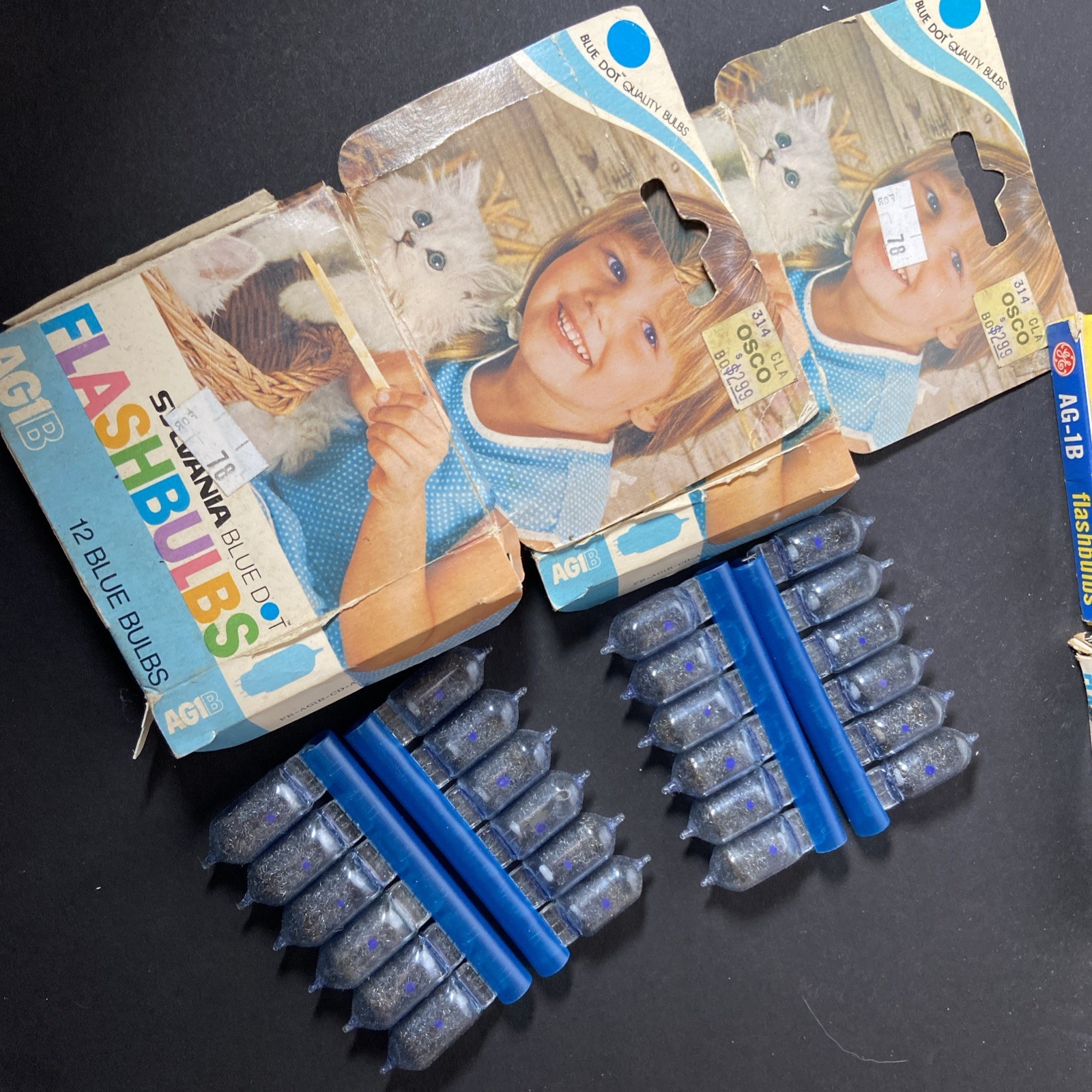 Lot Of Vtg AG1B Flash Bulbs Retro Photography Polaroid Kodak Blue + White