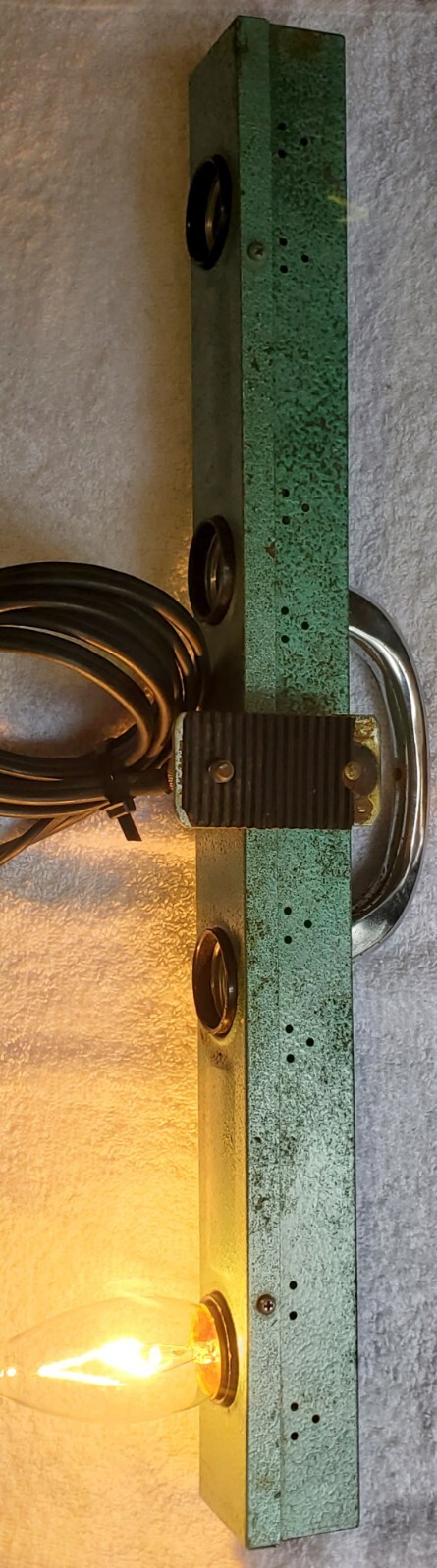 1950’s Broadway Theater Lighting Equiptment Stage Producers 18″ Light Bar 4 Bulb