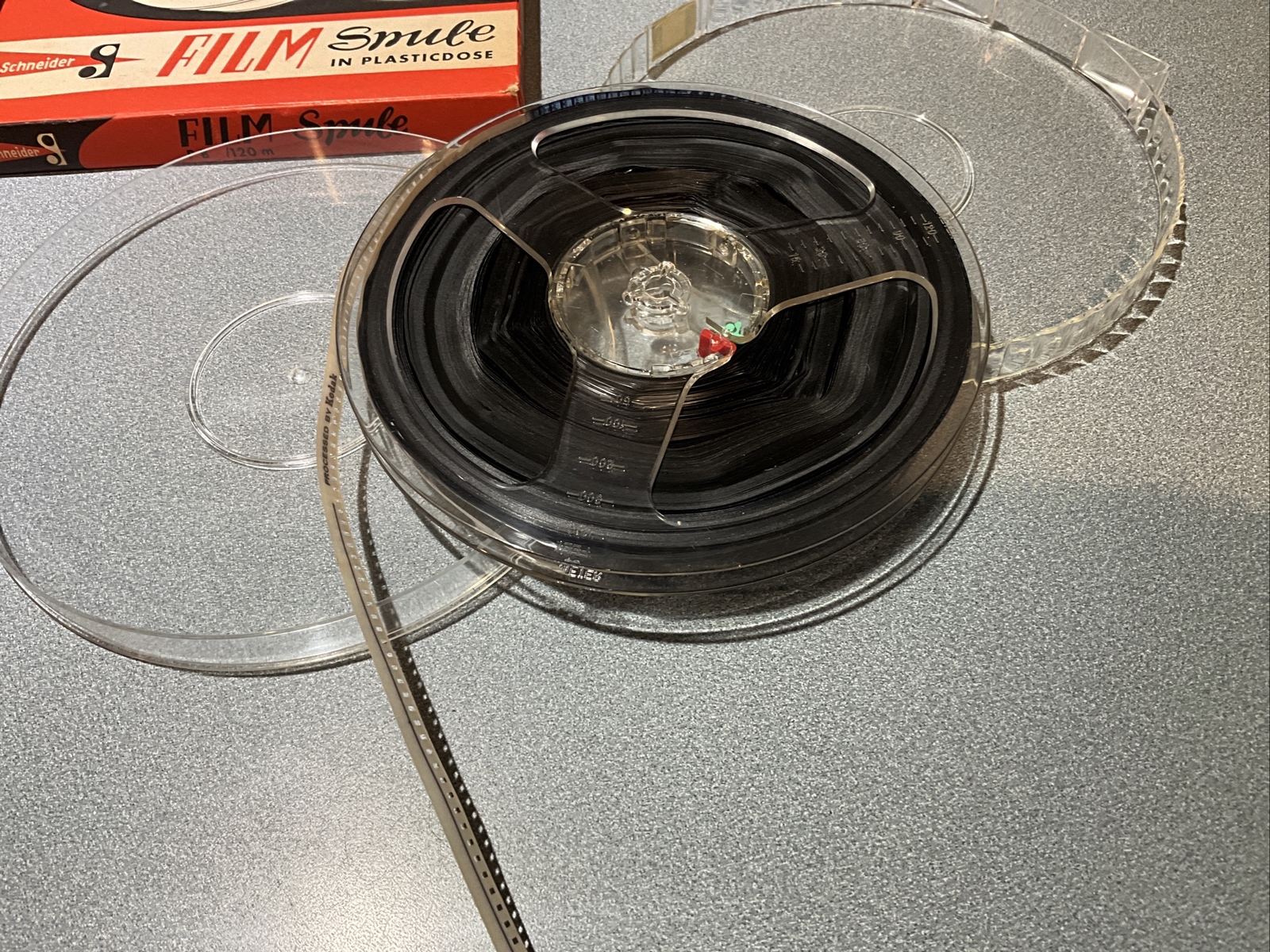 2 Vintage Super 8 Film Reel 7″ Schneider with plastic case and Box READ DETAILS