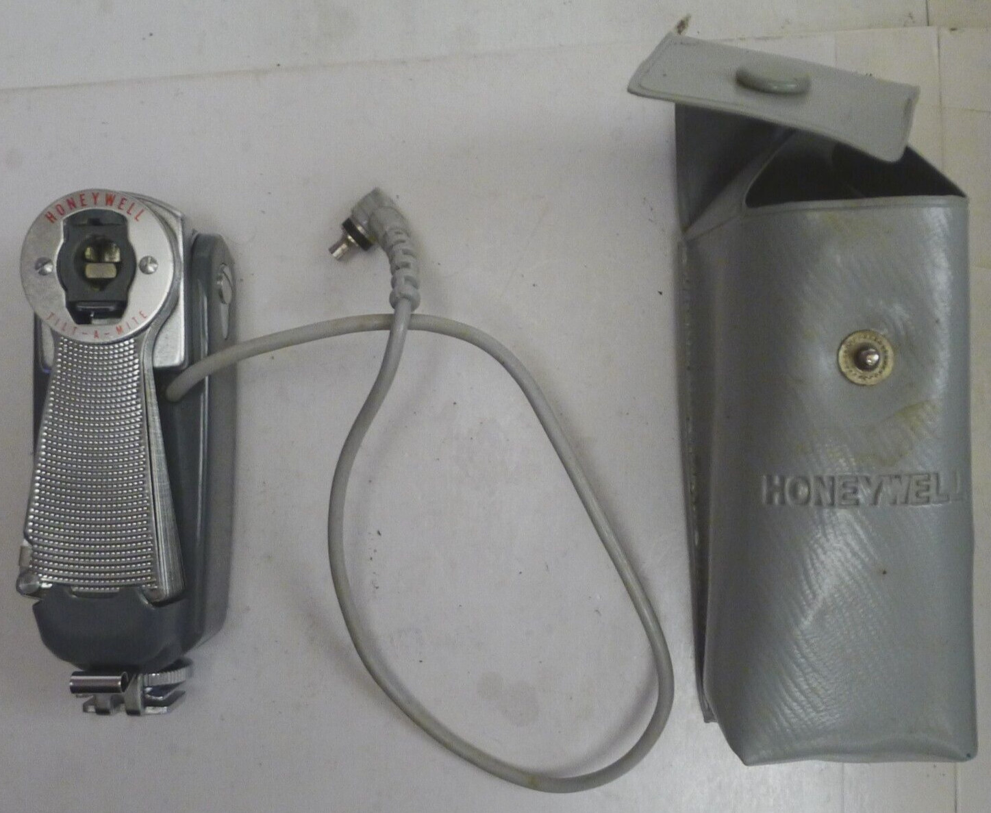 Honeywell Tilt-A-Mite Cold Shoe Fan Flash Unit Collapsible with Case -Japan