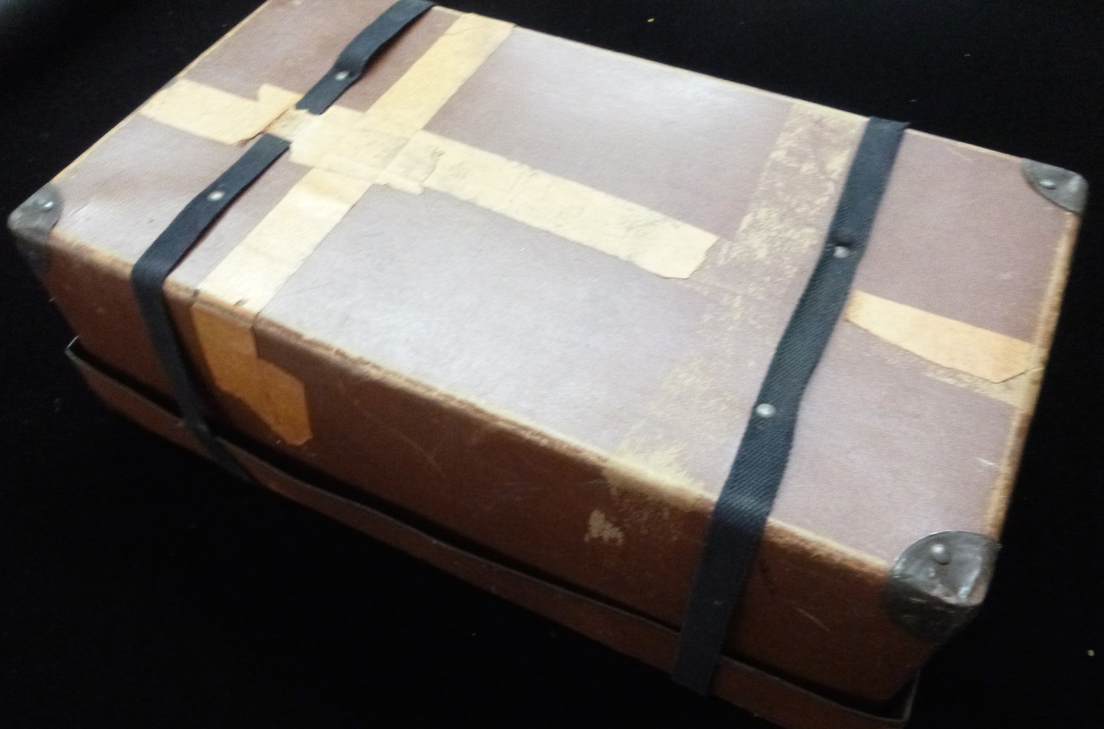 FIBERBILT -ANTIQUE FIBERBILT PHOTO FILM SHIPPING CASE WELL USED CLOTH STRAPS