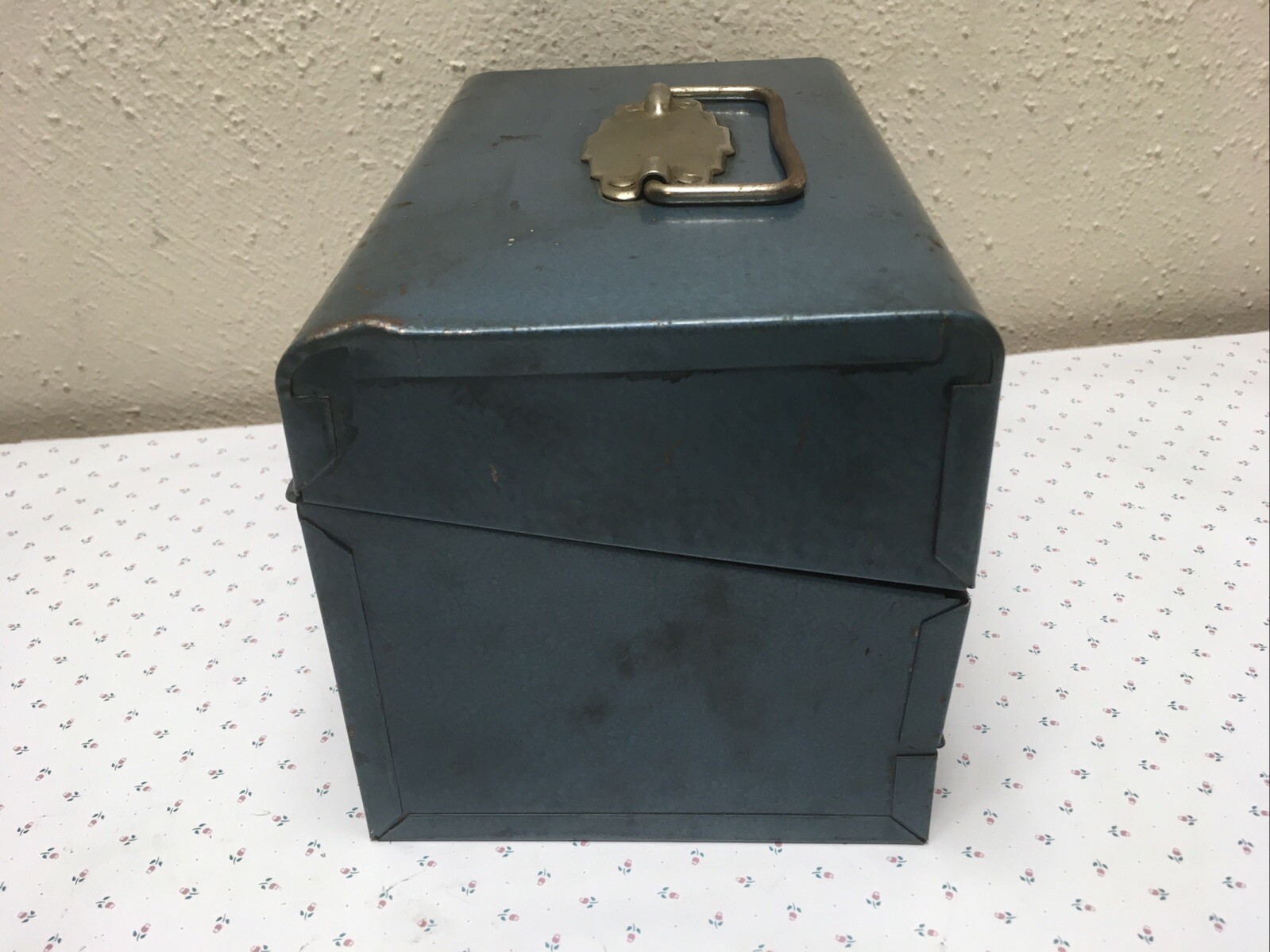 VINTAGE LOGAN DE LUXE METAL 8MM REEL-TO-REEL FILM CABINET CASE 12-REEL BLUE