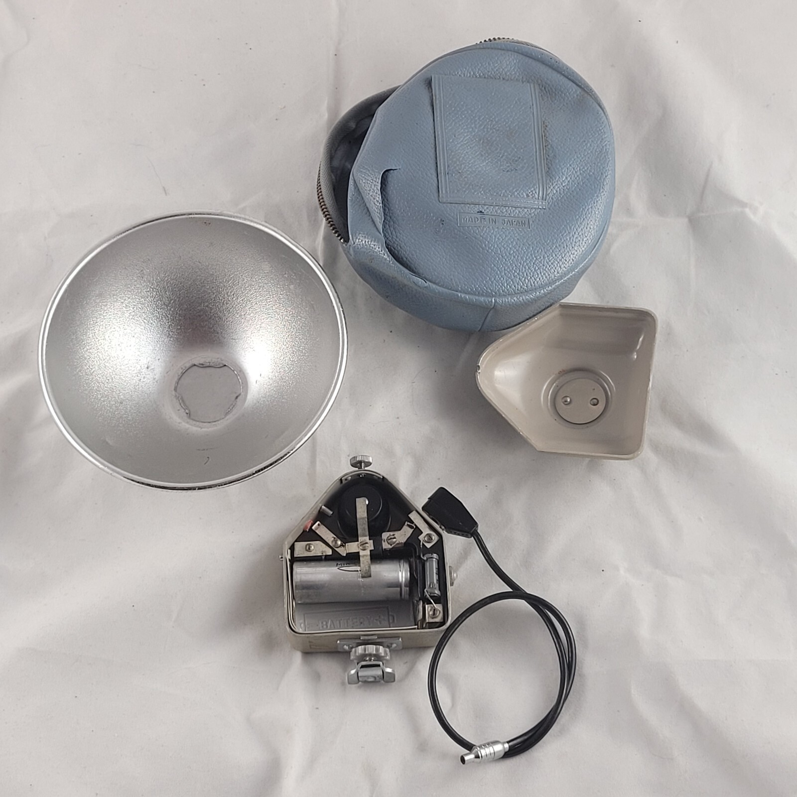 Vintage Minicam Handiflash Synchron Jr Flash Bulb Housing w/Cord & Case Retro
