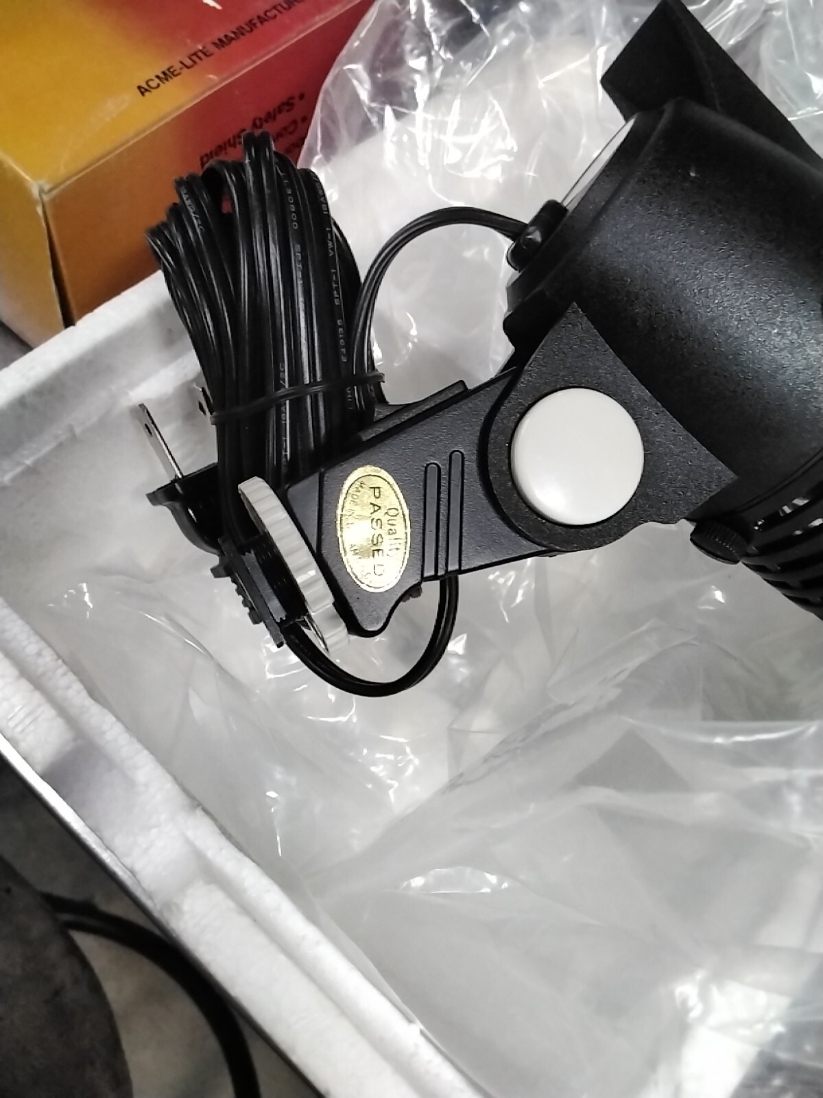 NEW ACME-LITE LUMINEX CAMERA MOUTED VIDEOLITE BULB NOT INCLUDED MODEL 410