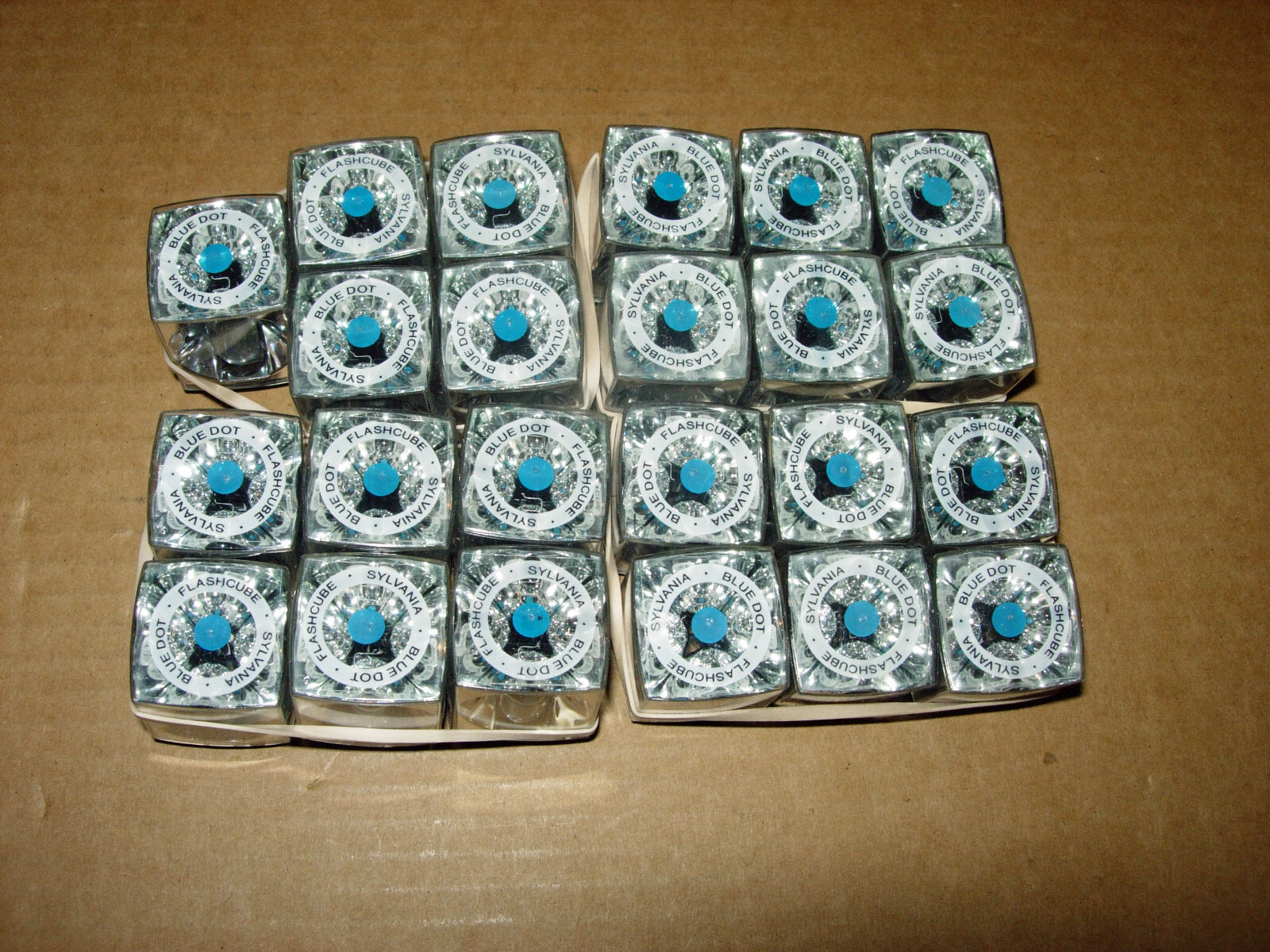 LOT OF NOS SYLVANIA BLUE DOT AND GE FLASHCUBES (9 PACKS, 26 CUBES, 104 FLASHES)