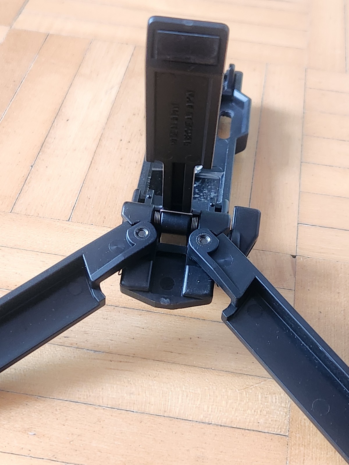 Hakuba Flatpod-S1 – Mini Foldable Tripod Pop Open Flat Closed Circa 1980’s USED