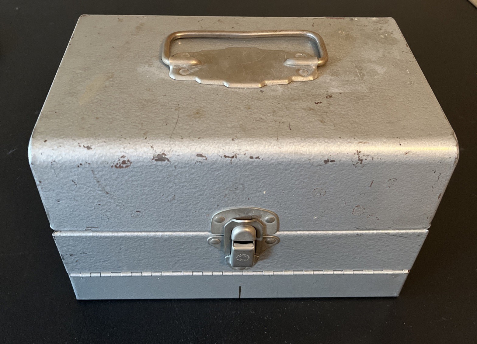 Logan Deluxe 8mm film carrying case for (12) 5” reels, 2 canisters incl