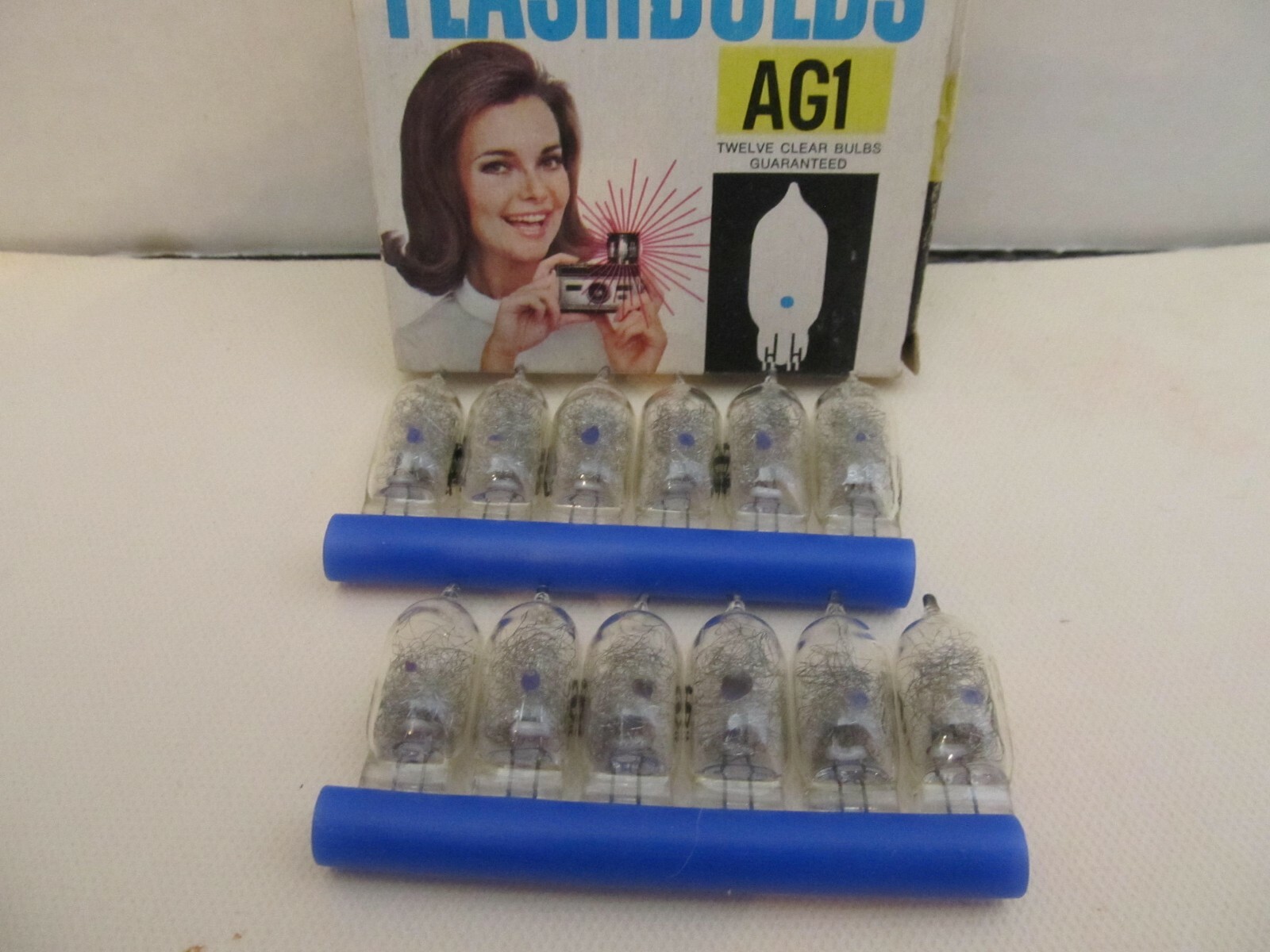 Vintage SYLVANIA BLUE DOT AG1 Flashbulbs 12pk~Use With Black & White Film~Unused