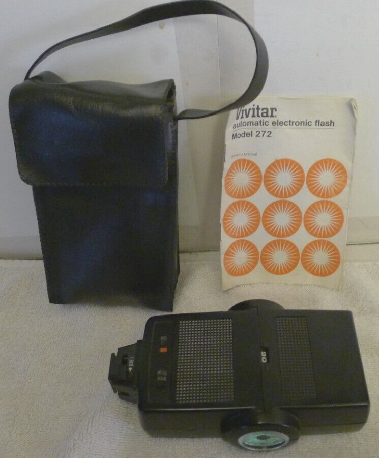 Vivitar Auto Thyristor 272 Shoe Mount Camera Flash with Case & Manual -TESTED