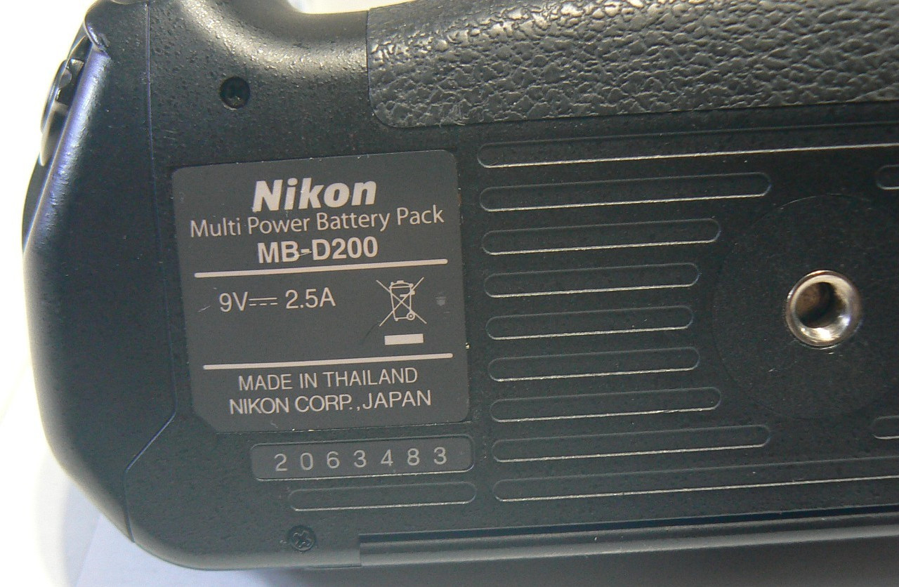 Nikon MB-D200 Multi Power Battery Pack Grip CC