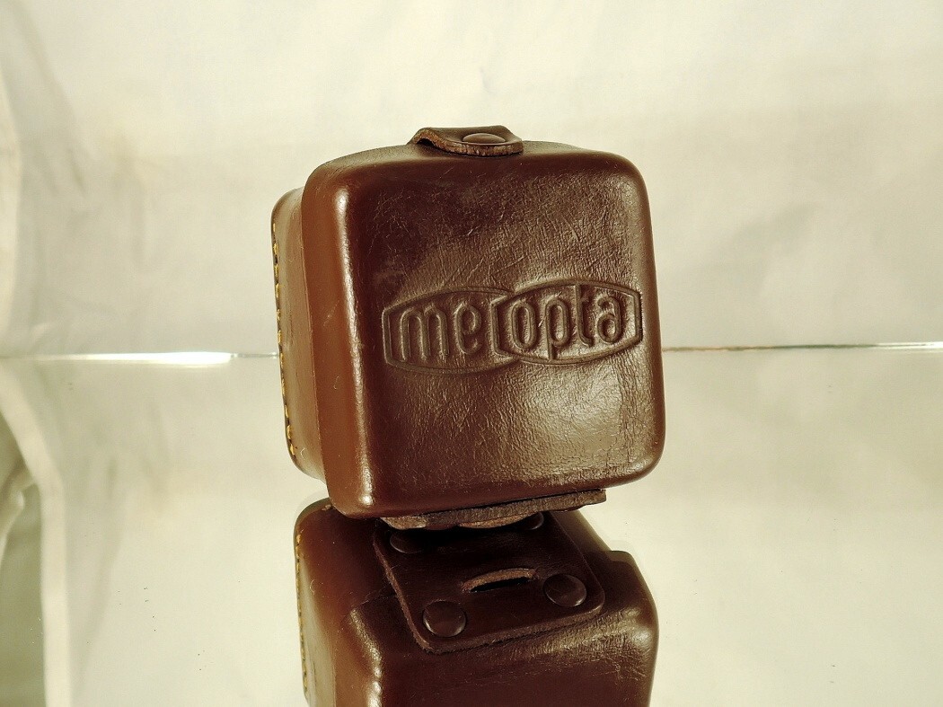 FLEXARET MEOPTA Leather box for a square lens hood B40 and four filters B36