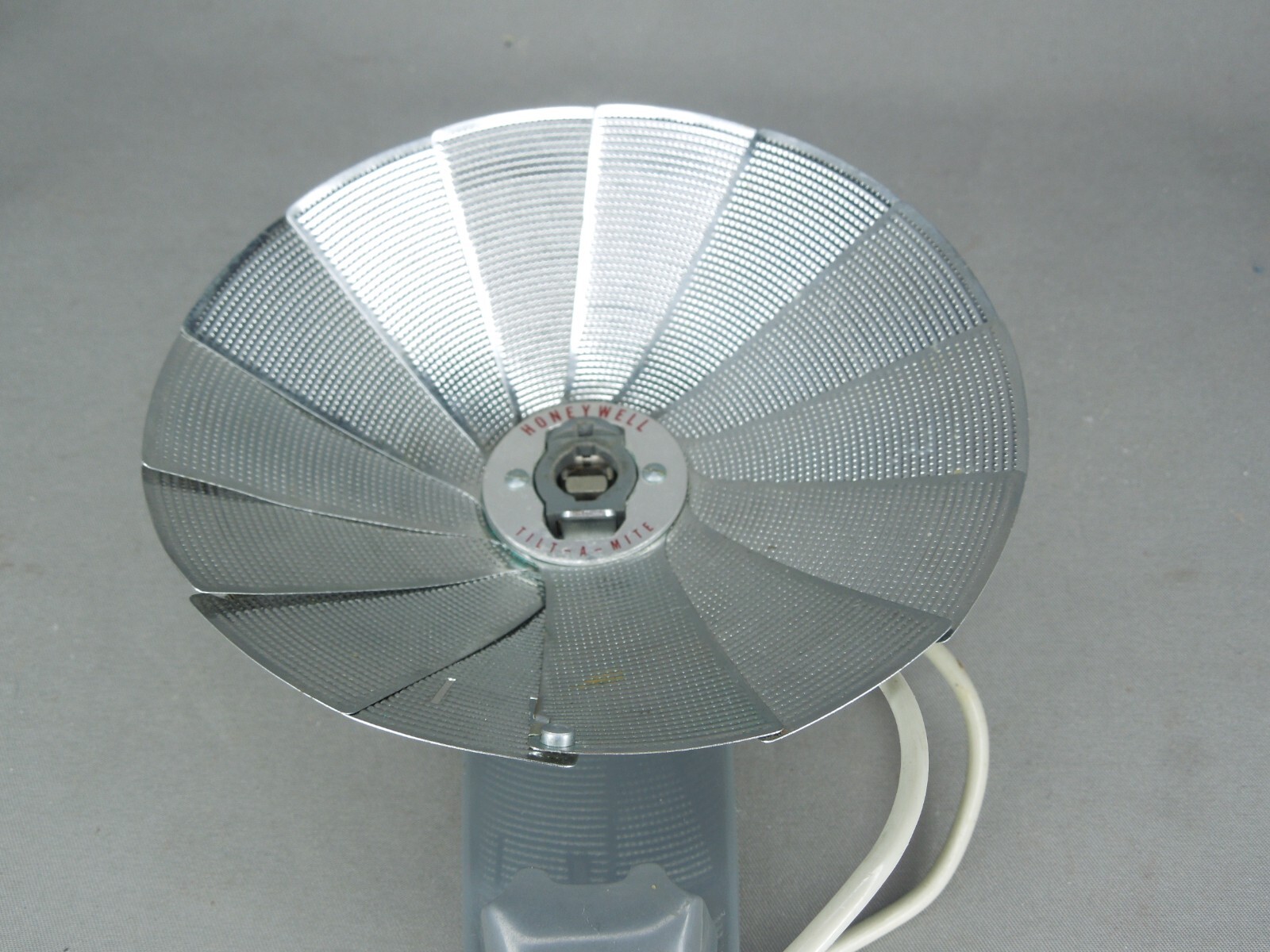 Vintage Honeywell Tilt-A-Mite Camera Equipment Flash Collapsible Fan w/ Case Jap