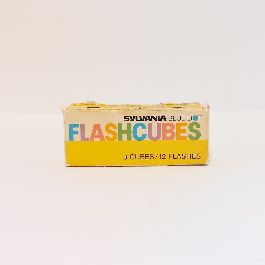 Sylvania Blue Dot Flash Cubes Vintage 3 Cubes 12 Fashes (untested) Flashcubes