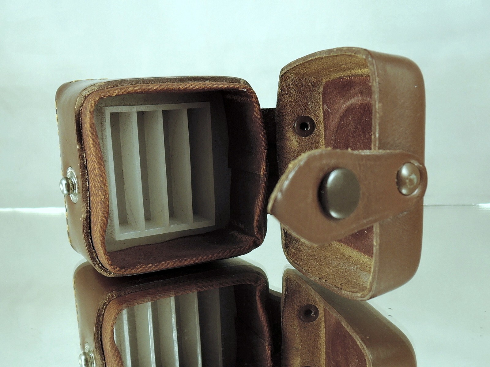 FLEXARET MEOPTA Leather box for a square lens hood B40 and four filters B36