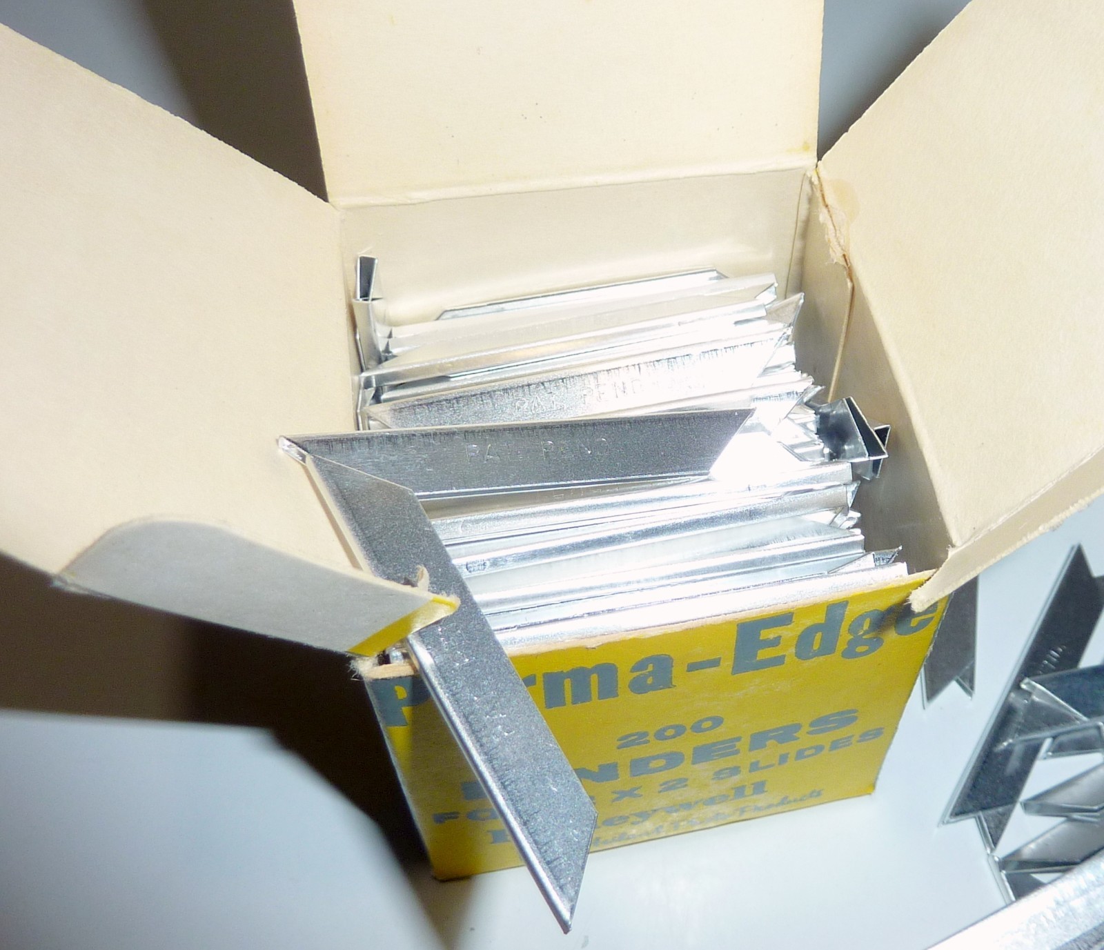 VTG HONEYWELL PERMA-EDGE BINDER SLIDES (200) FOR 2X2 UNUSED IN BOX