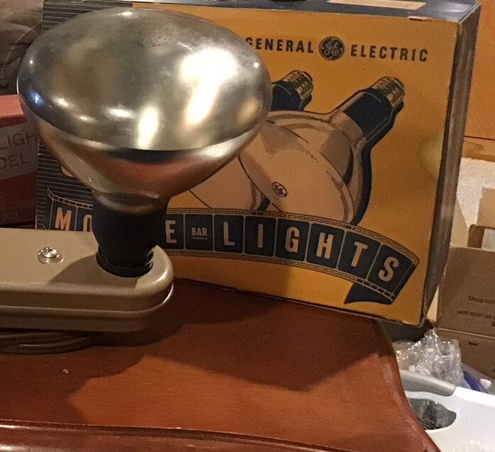 Vintage Smith-Victor Bar-Lite Photo Light Bar & General Electric 375 Watt Bulbs.