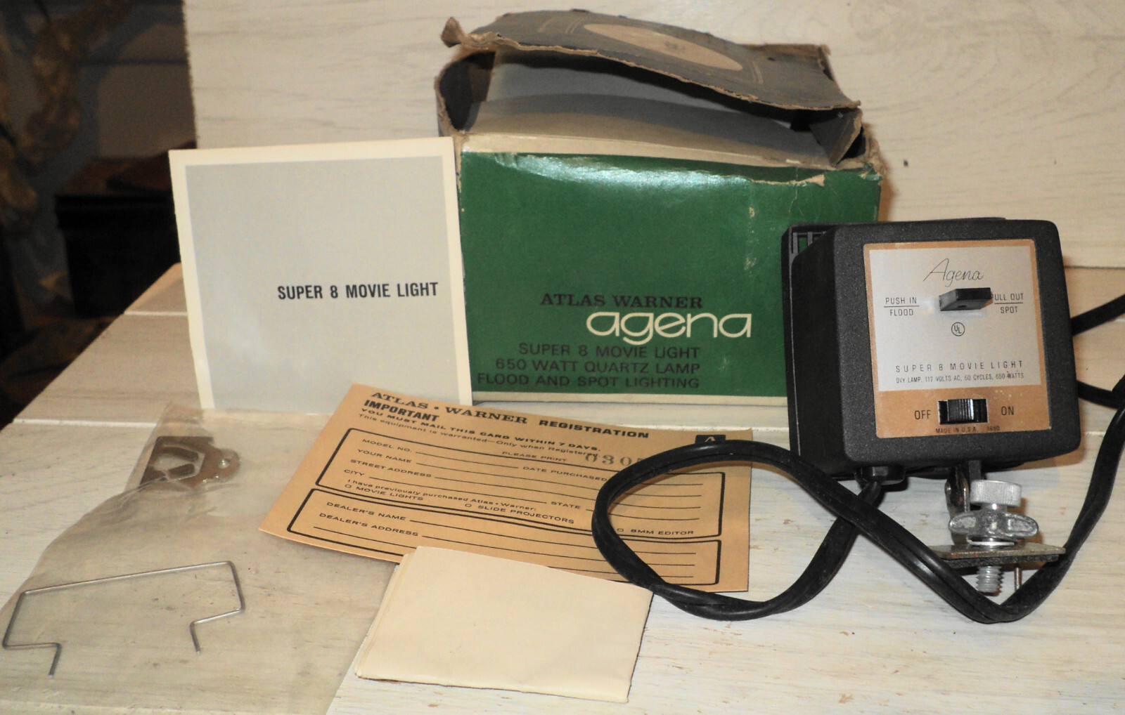 Vintage atlas Warner Agena Supe 8 Movie LIght 650 Watt Quartz Lamp Flood Spot