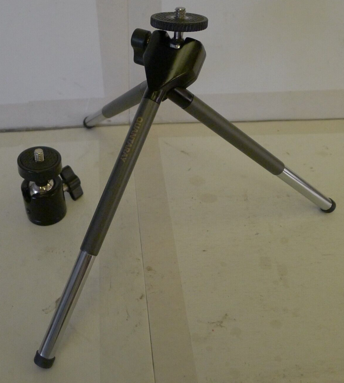 Quantaray Adjustable Hight Dual Ball Head Table Top Tripod – Used