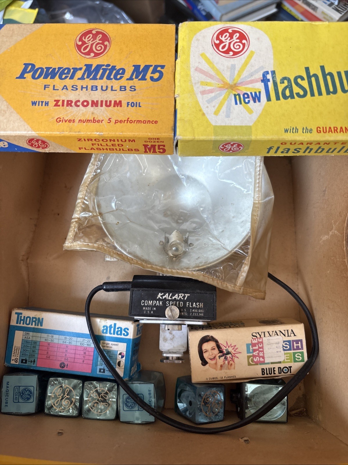 Lot of 2 Flashbulbs Boxes 2 Flash Cubes Boxe Kalart Compak Speed Flash 6 Bulbs