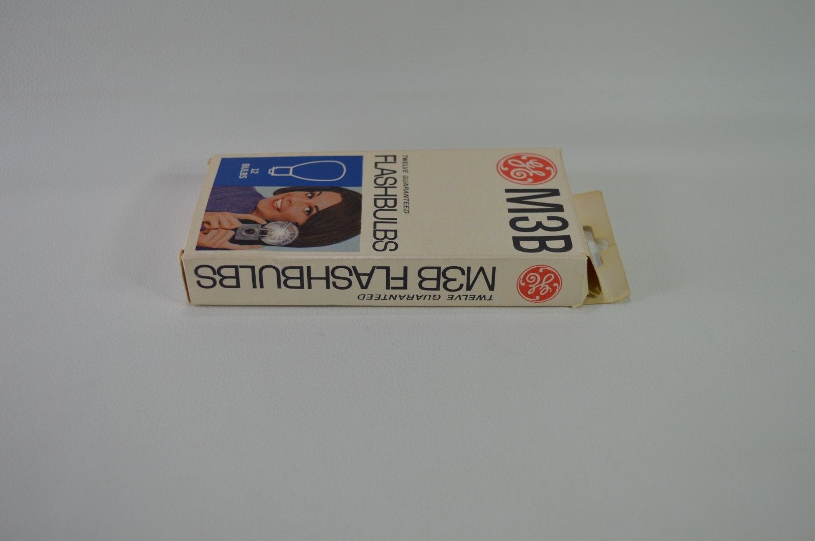 GE Flash Bulbs M3B – 8 New Bulbs in Box General Electric Vintage Rare