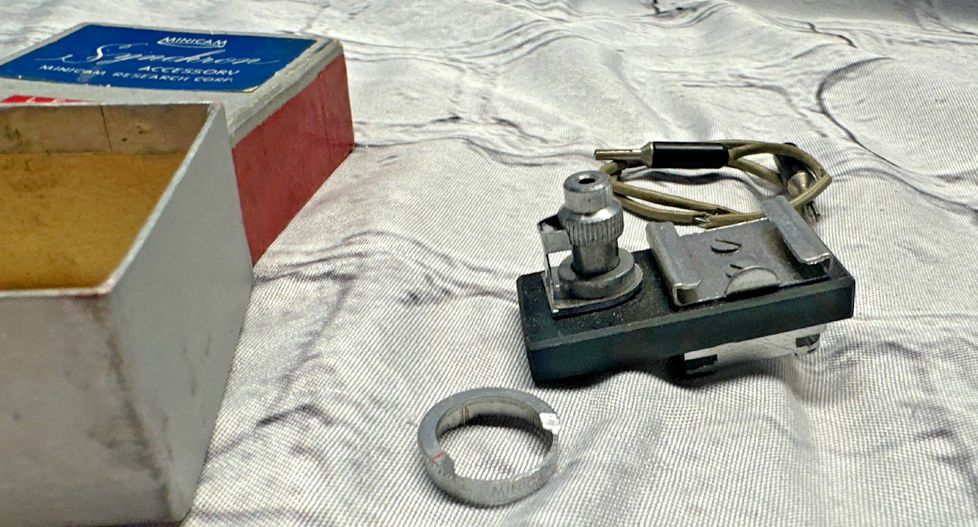Minicam Synchron accesory Leica IIIc Camera Accesory Flash Shoe Mount Handiflash