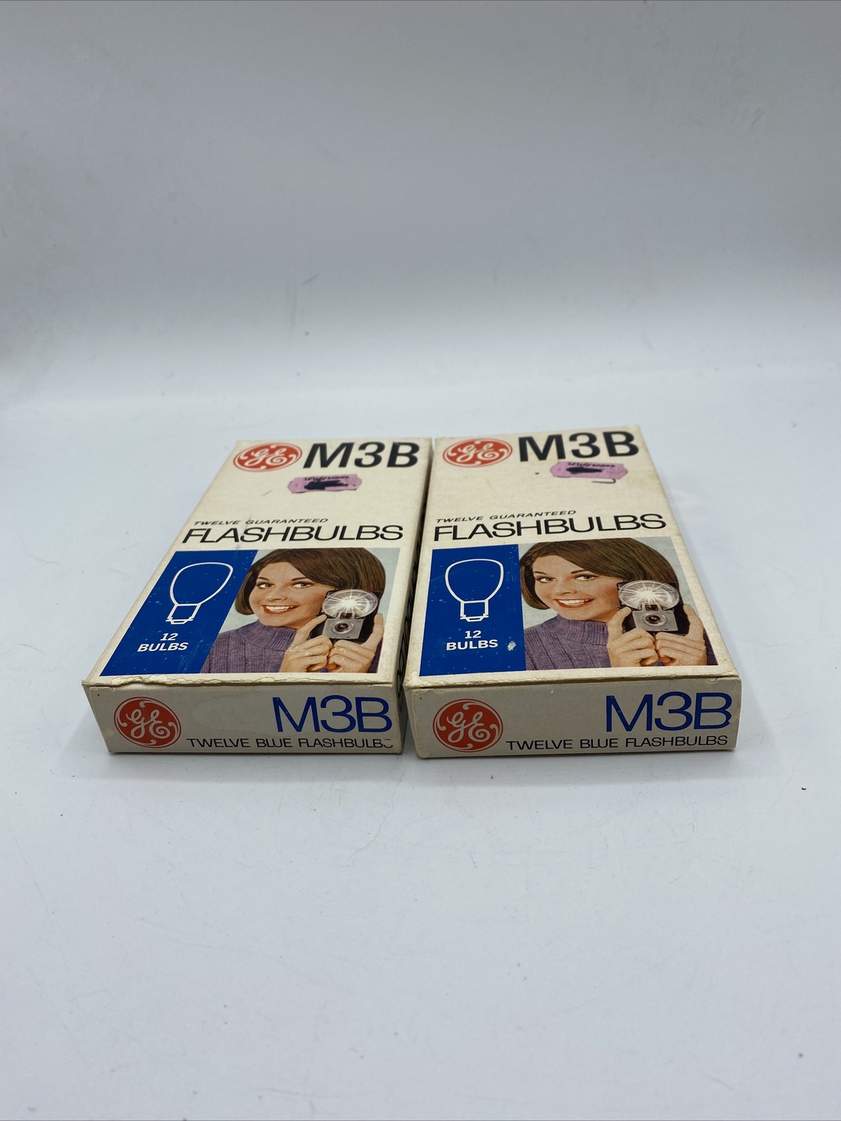 Vintage GE M3B Blue Flash bulbs Flashbulbs New Old Stock Made In USA 21 Bulbs