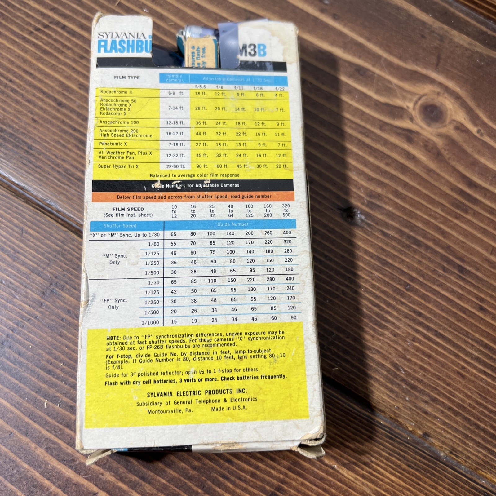 VINTAGE Sylvania Blue Dot Flashbulbs M2B, Box of 11 Flash Camera Bulbs NOS