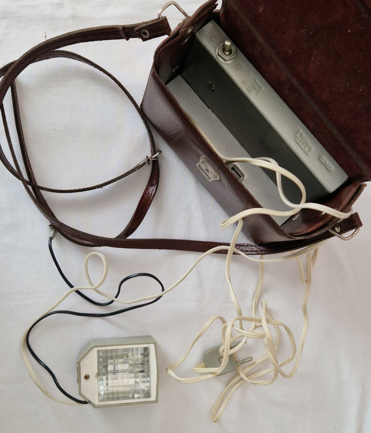 Vintage Soviet Camera Flash “Chaika” USSR 1970s – Fully Working / Leather Case