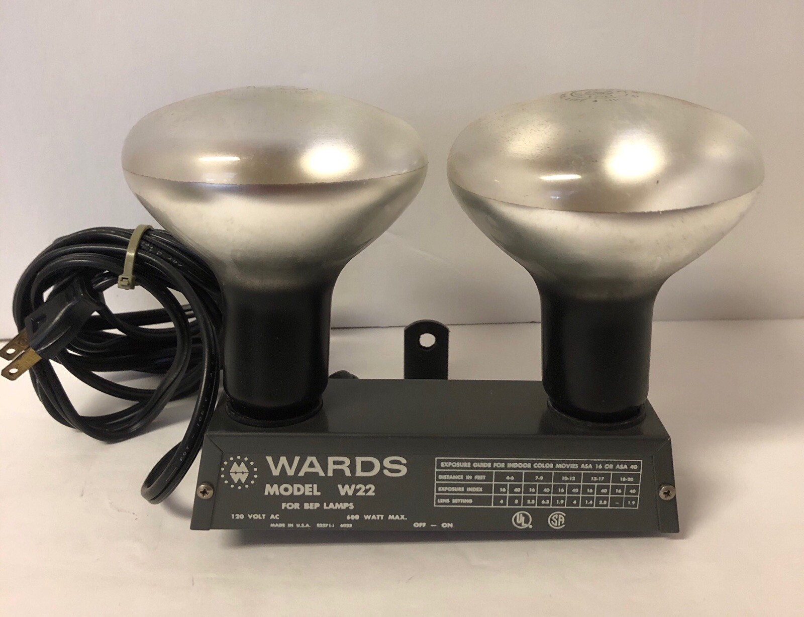 Vintage Movie Camera Light Bar Montgomery Ward Model L22 Indoor Dual Lamp -Works