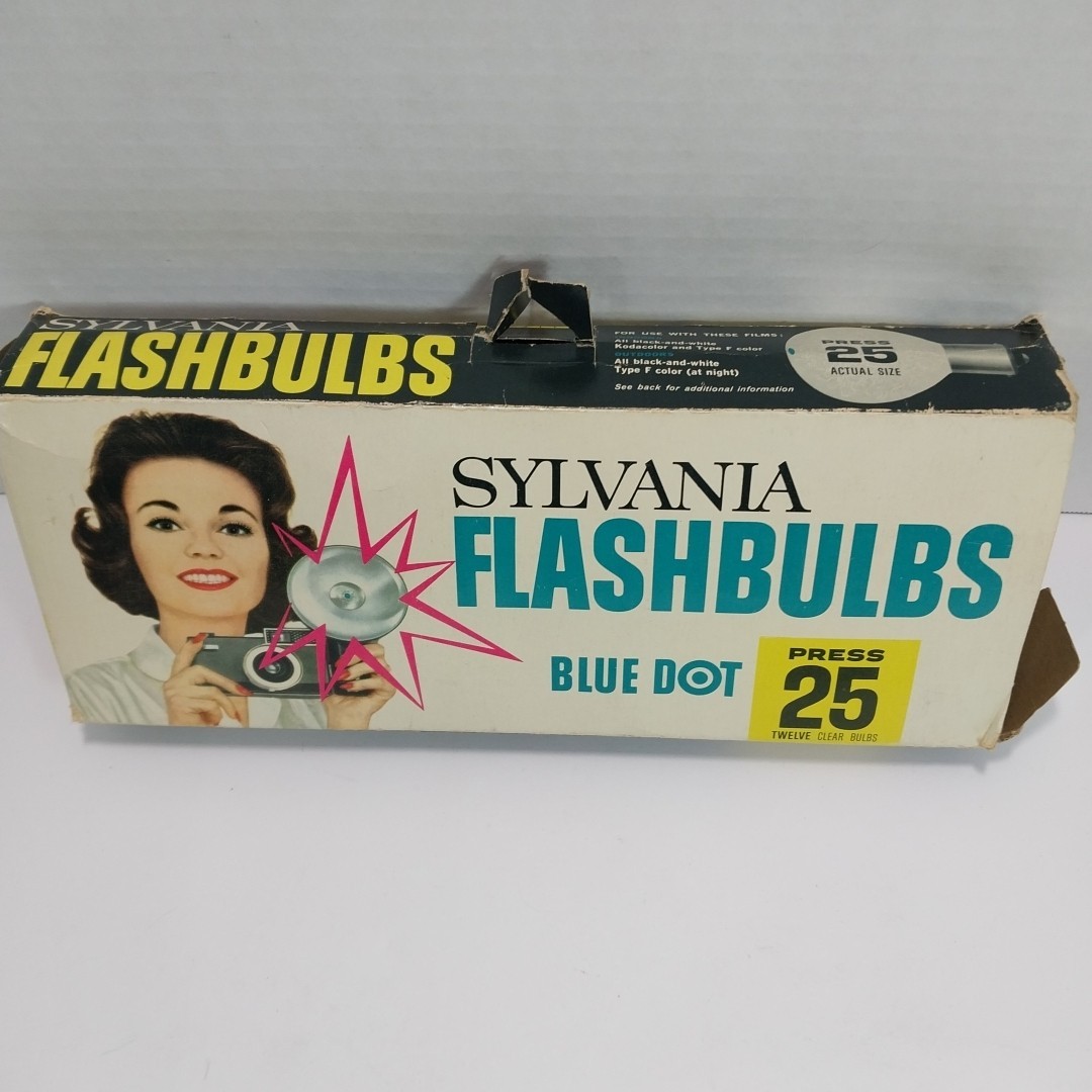 Sylvania Flashbulbs Blue Dot Press 25 Clear Flash Bulbs & Kodalite Flash Holder