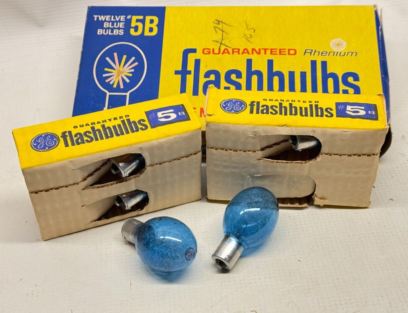 Vintage 5B Photography Flashbulbs 9 General Electric, 12 Westinghouse
