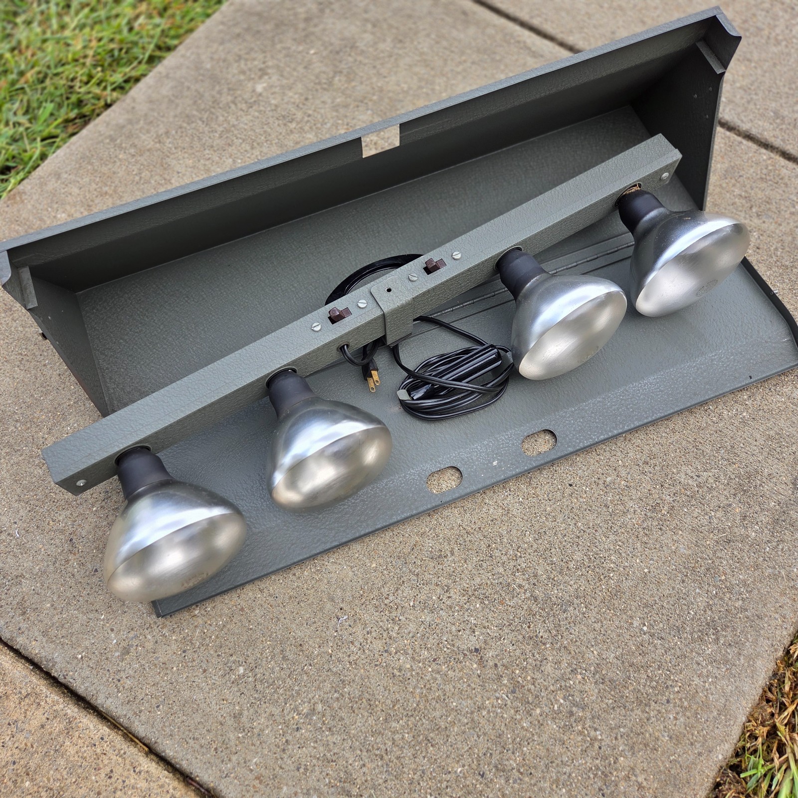 Vintage Mid Century V-PAK Bar Lite 4 Bulb Light w Case Camera Movie