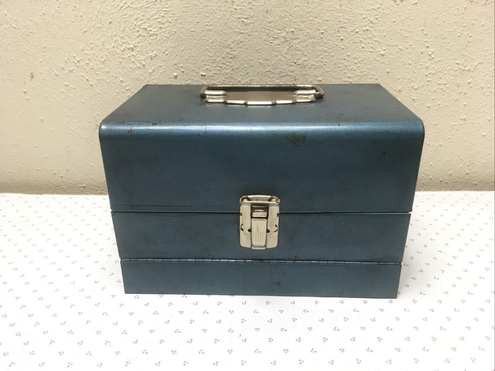 VINTAGE LOGAN DE LUXE METAL 8MM REEL-TO-REEL FILM CABINET CASE 12-REEL BLUE
