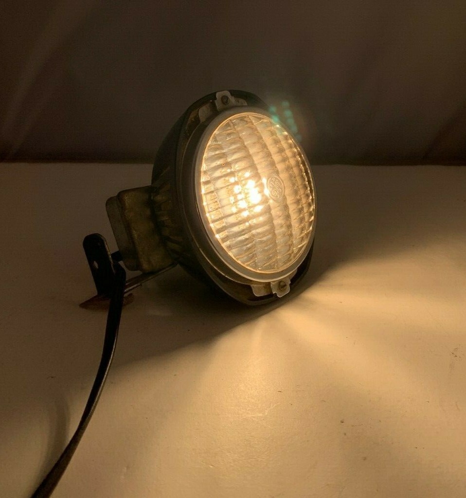 Vintage GE ACME-LITE CAMERALITE Top Mount Light Super 8 Cameras Model 91