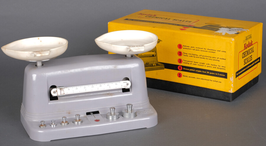 Rare Kodak Chemical Scales Balance – Complete in box and accurate – Good shape!