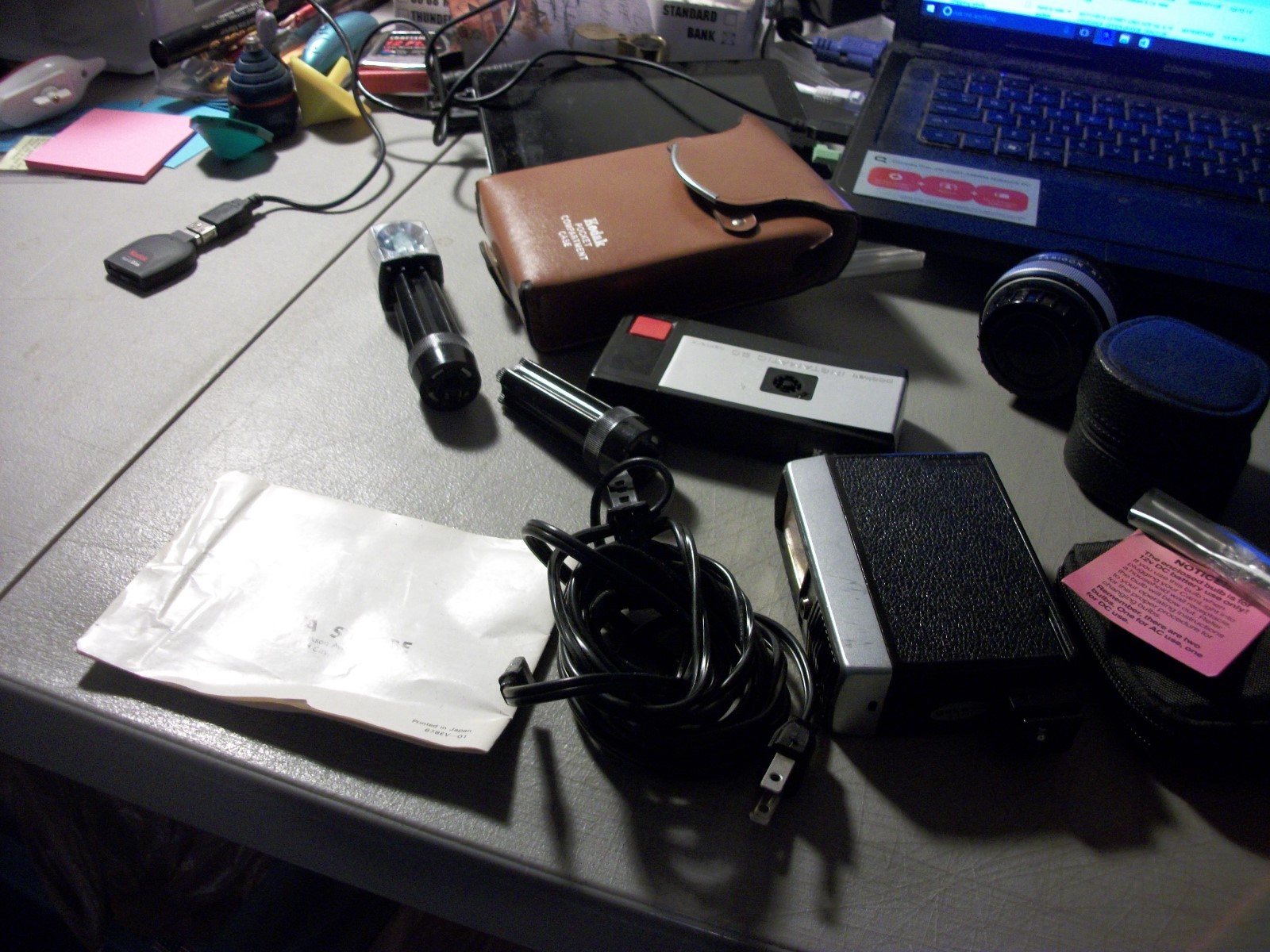 LOT OF ASSORTED CAMERA ACCESORIES VISTA STROBE , SIMA LIGHT , SAMIGON TELEPLUS +